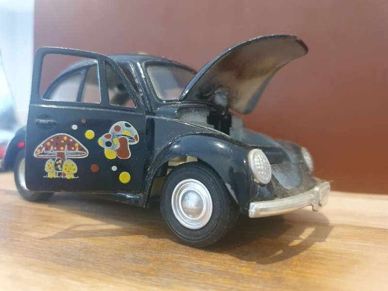 VW    MUSHROOM  1997    BEETLE   SCARCE   die cast
