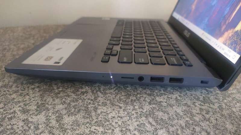 Asus 10th Gen 14" 8GB 256GB SSD Windows 11 Very Fast