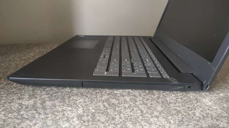 Lenovo Ideapad Intel i3 6th Gen 4GB DDR4 RAM 500GB Hard Drive WIN 10 Perfect working Order