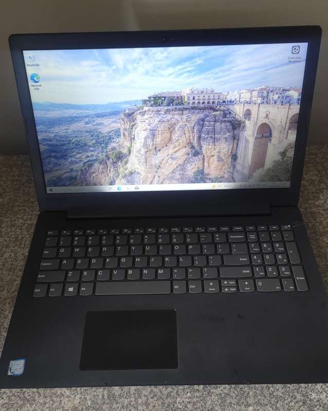 Lenovo Ideapad Intel i3 6th Gen 4GB DDR4 RAM 500GB Hard Drive WIN 10 Perfect working Order