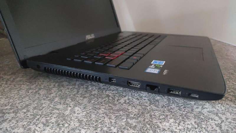 ASUS ROG Gaming 17.3" Display Intel i7 6700HQ 8GB RAM 256GB SSD NVidia GTX960 GPU WIN 10