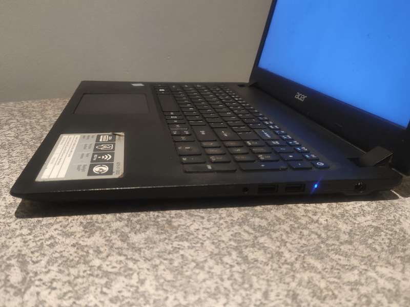 Acer Aspire 3 Intel Core i3-6006U Processor 15.6" Display 4GB RAM 750GB HD WINDOWS 10