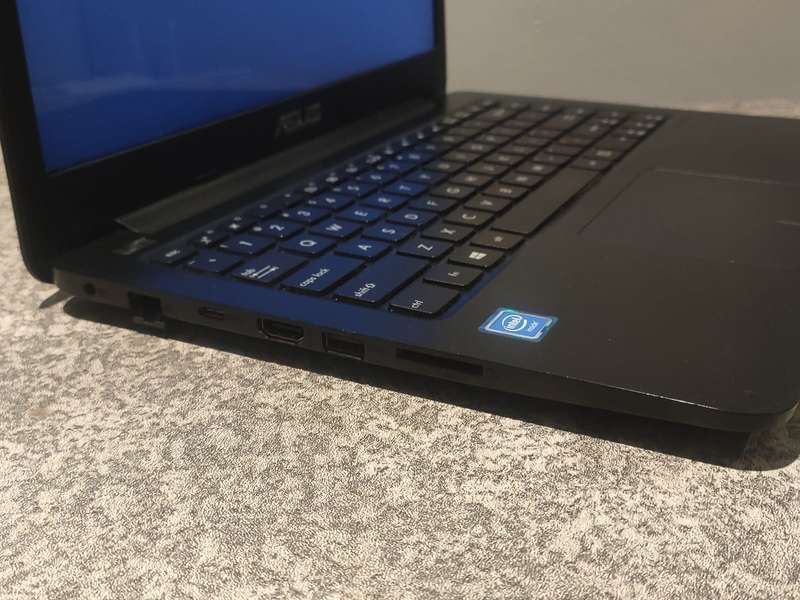 Asus E402N Intel Celeron N3350 Processor 14" HD Display 4GB RAM 500GB HD WINDOWS 10