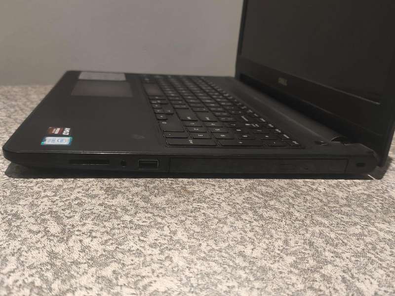 Dell Inspiron 15.6" Intel Core i7 8GB DDR4 Ram 256GB SSD WIN 10