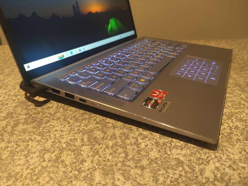 ASUS ZenBook 14" Display RYZEN 5 8GB Ram 256GB M.2 SSD Radeon Graphics WIN 11