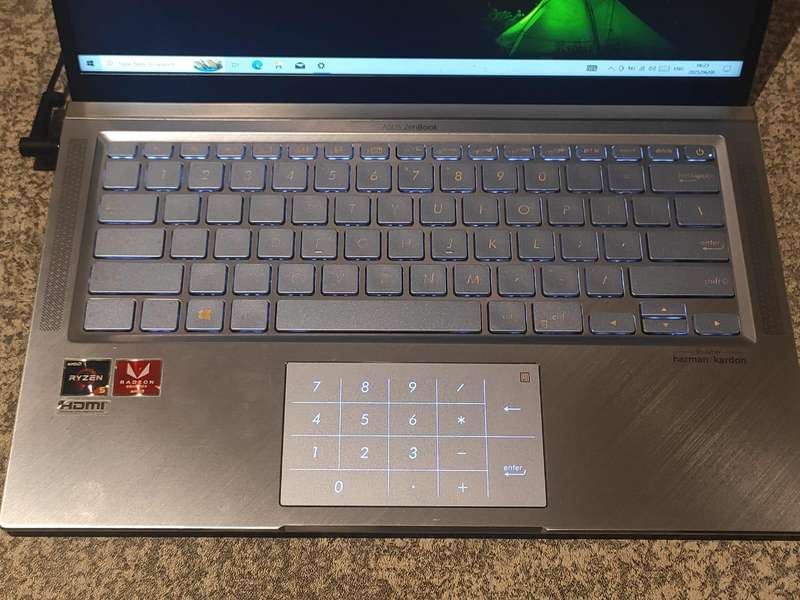 ASUS ZenBook 14" Display RYZEN 5 8GB Ram 256GB M.2 SSD Radeon Graphics WIN 11