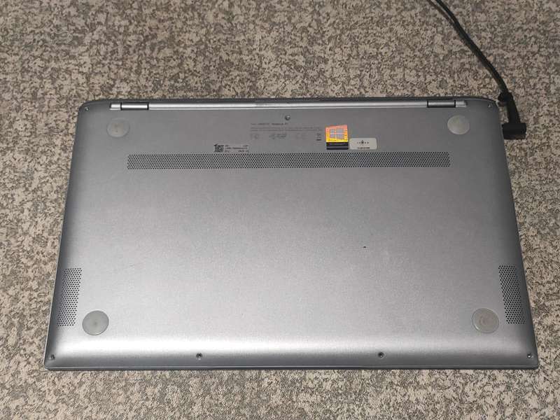 ASUS ZenBook 14" Display RYZEN 5 8GB Ram 256GB M.2 SSD Radeon Graphics WIN 11