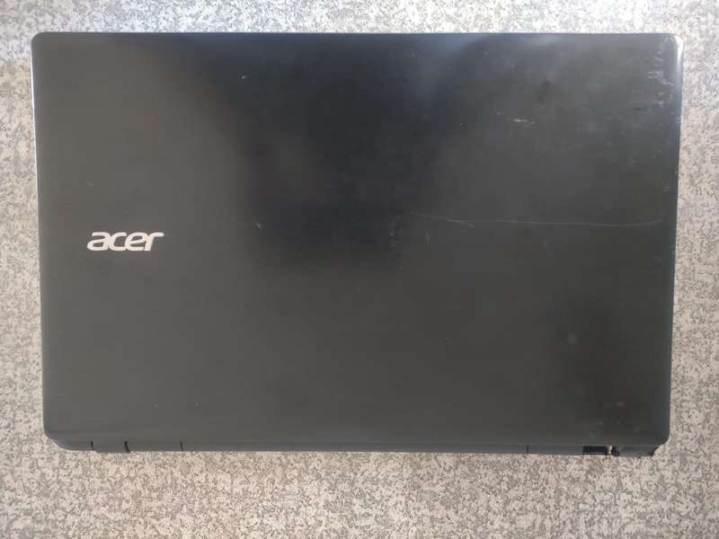 Acer Aspire E5-571 Intel Core i3-4030U HD Display 4GB RAM 500GB HD DVD WIFI BLUETOOTH WINDOWS 10