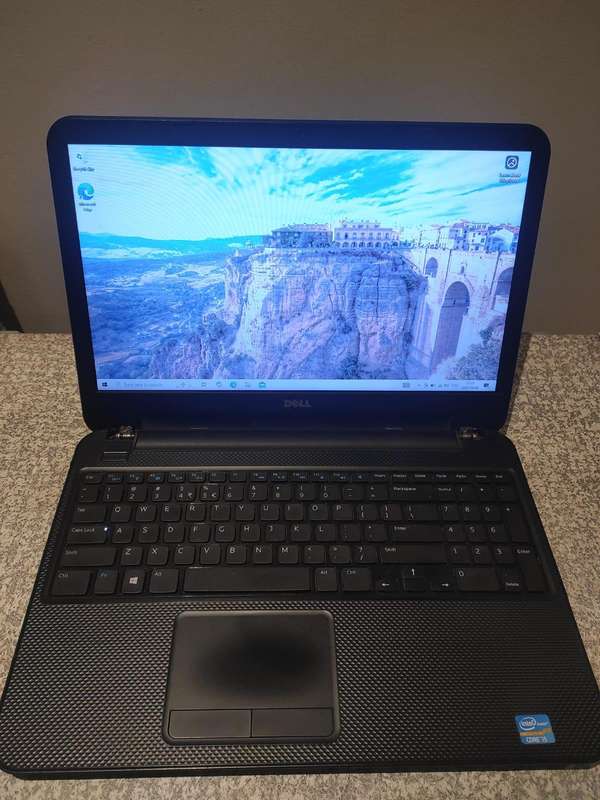 DELL Inspiron 3521 15.6" Display Intel Core i5 CPU 4GB Ram 750GB HDD Windows 10