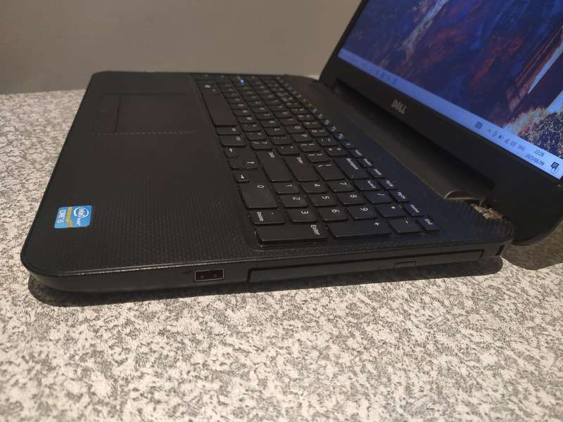 DELL Inspiron 3521 15.6" Display Intel Core i5 CPU 4GB Ram 750GB HDD Windows 10