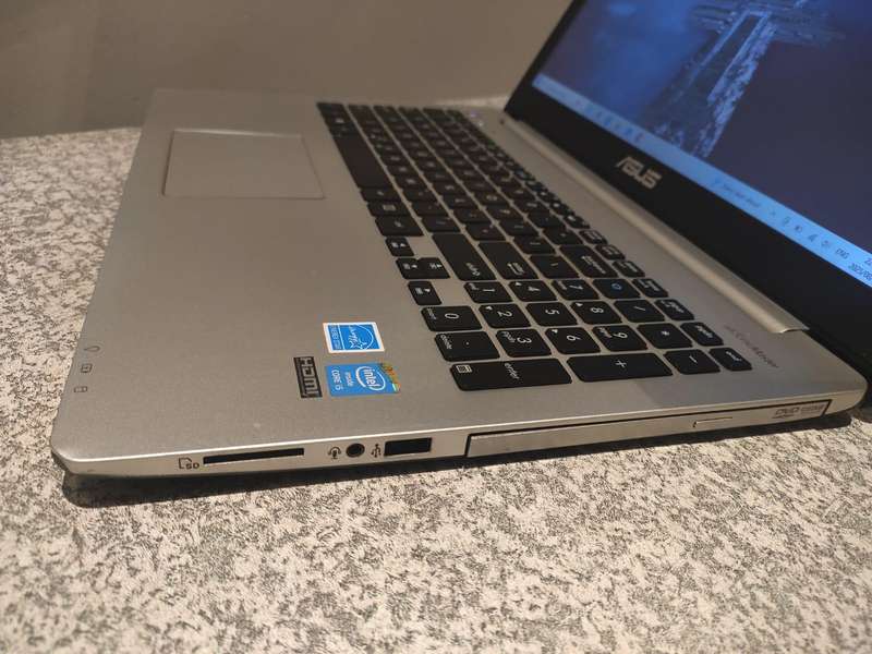 ASUS Vivobook S551L Intel Core i5 15.6" TOUCHSCREEN 8GB Ram 120GB SSD Windows 10