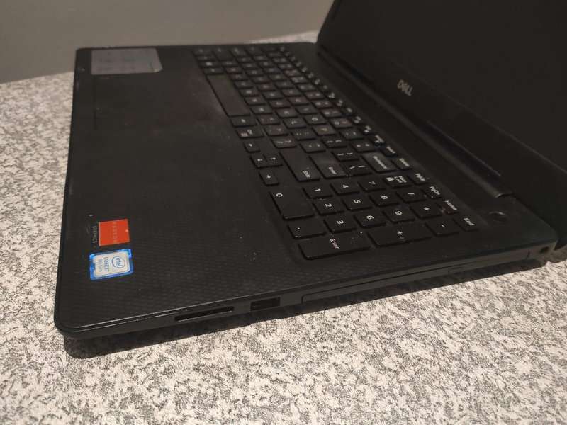 Dell Inspiron 15.6" Display Intel Core i7 8th Gen AMD Radeon Graphics Card for SPARES/REPAIRS