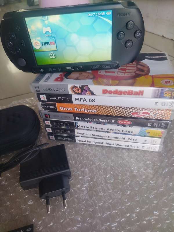 Playstation Portable (PSP Street Console With Games)