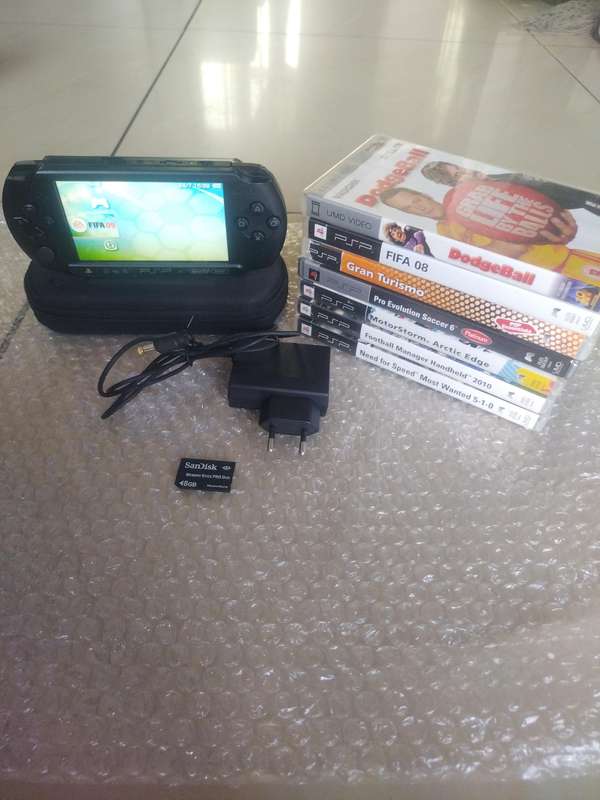 Playstation Portable (PSP Street Console With Games)