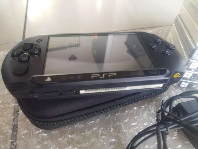 Playstation Portable (PSP Street Console With Games)