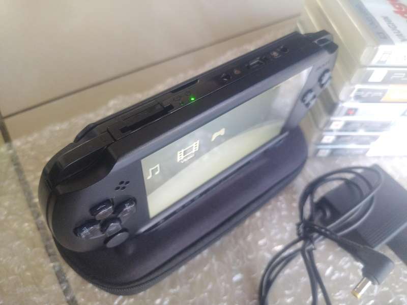 Playstation Portable (PSP Street Console With Games)