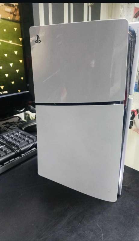 New demo Ps5 slim disc edition with 2 controllers, no box
