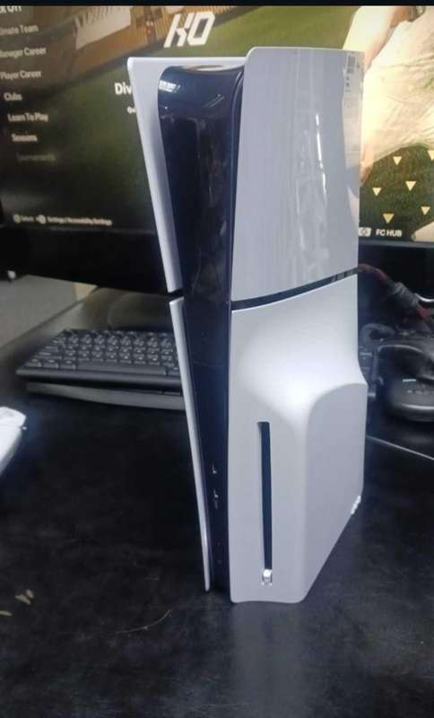 New demo Ps5 slim disc edition with 2 controllers, no box