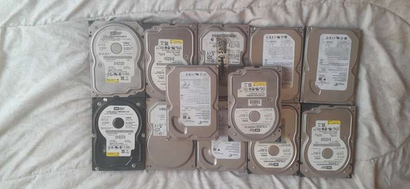 Lot 80gb 3.5" sata harddrives (x12)