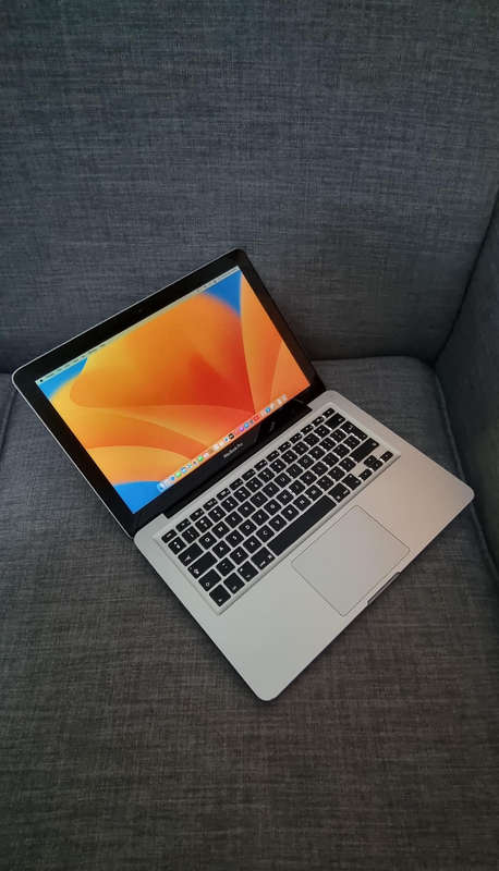 Apple MacBook Pro 13" (Mid 2012)| Intel Core i5 @ 2.5GHz| 8GB Ram| 120GB SSD