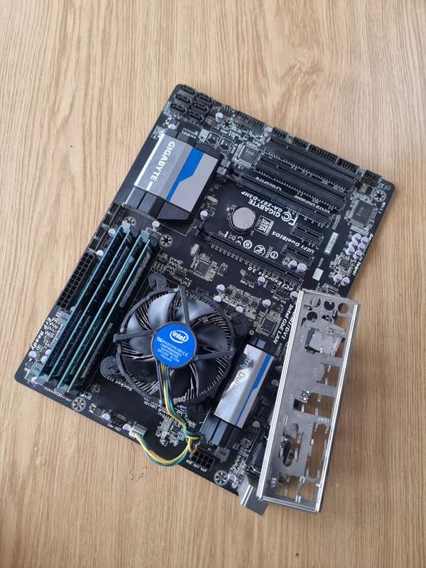 Gigabyte Ultra Durable GA-Z87-D3HP with Intel Core i7-4770, Intel Stock Cooler 16GB Ram Combo/Bundle