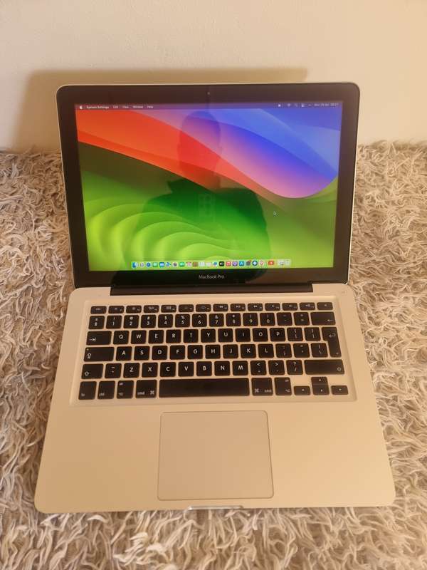 MacBook Pro 13-inch with Core i7, 8GB Ram, 128GB SSD