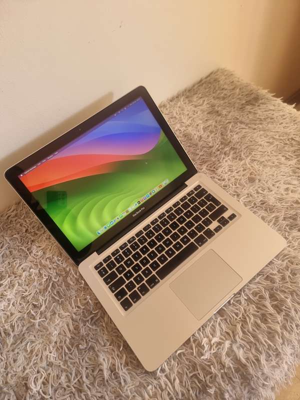 MacBook Pro 13-inch with Core i7, 8GB Ram, 128GB SSD