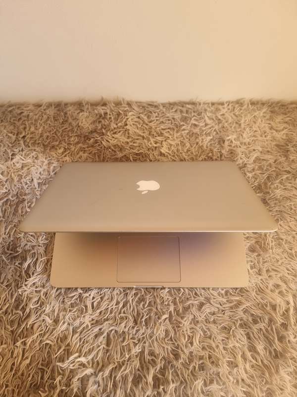 MacBook Pro 13-inch with Core i7, 8GB Ram, 128GB SSD