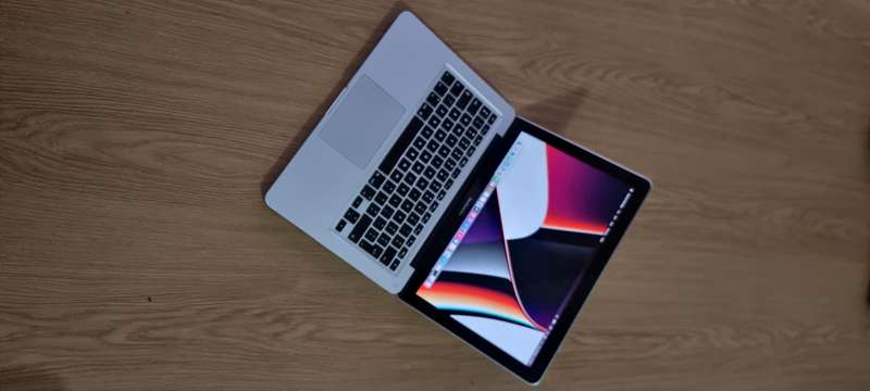 Mid 2012 MacBook Pro 13"| Intel Core i7| 16GB Memory| 240GB SSD This is great upgraded must go toda