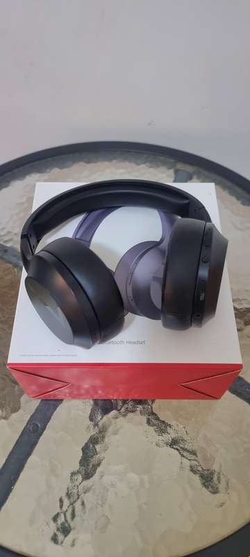REMAX RB-660HB wired/Wireless Bluetooth 5.0 Headphone 10 Hours play and 30 Hours Standby.