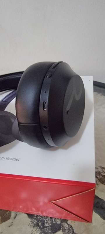 REMAX RB-660HB wired/Wireless Bluetooth 5.0 Headphone 10 Hours play and 30 Hours Standby.
