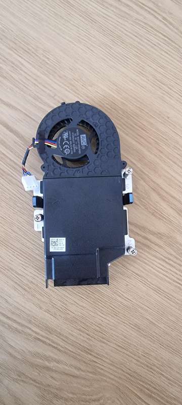 Dell OptiPlex 3080 Micro Form Factor (MFF) utilizes a fan and a heatsink assembly to manage its cool