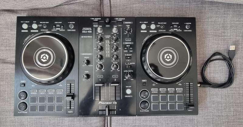 Pioneer DDJ400 DJ controller