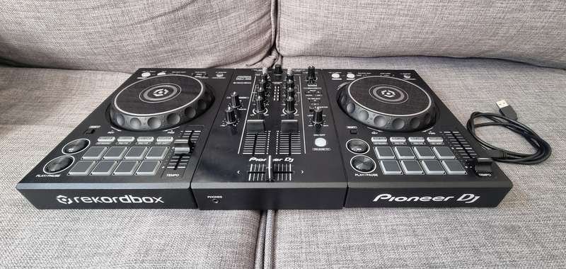 Pioneer DDJ400 DJ controller
