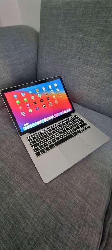 Mid 2014 MacBook Pro 13-inch Retina Display| Intel Core i5| 8GB Memory| 256GB SSD & Charger included