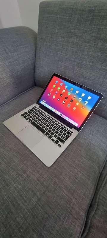 Mid 2014 MacBook Pro 13-inch Retina Display| Intel Core i5| 8GB Memory| 256GB SSD & Charger included