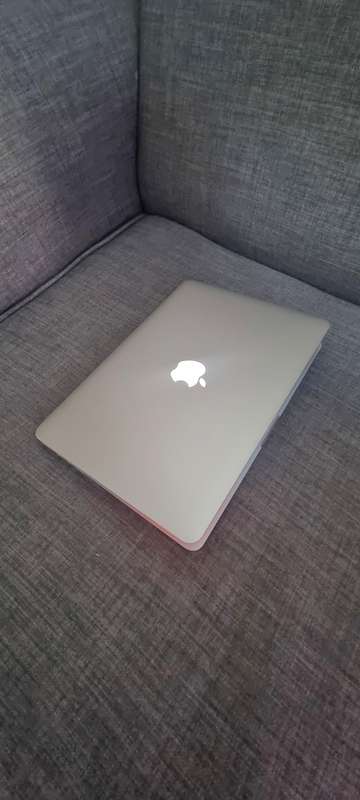 Mid 2014 MacBook Pro 13-inch Retina Display| Intel Core i5| 8GB Memory| 256GB SSD & Charger included