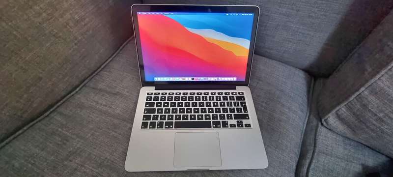 Mid 2014 MacBook Pro 13-inch Retina Display| Intel Core i5| 8GB Memory| 256GB SSD & Charger included