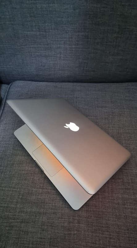 Apple MacBook Pro 13" (Mid 2012)| Intel Core i5 @ 2.5GHz| 8GB Ram| 120GB SSD