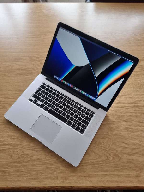 Mid 2015 MacBook Pro 15-inch Retina, Core i7 Quard-Core, 16GB Ram, 256GB SSD