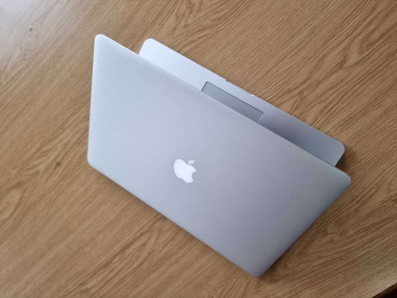 Mid 2015 MacBook Pro 15-inch Retina, Core i7 Quard-Core, 16GB Ram, 256GB SSD