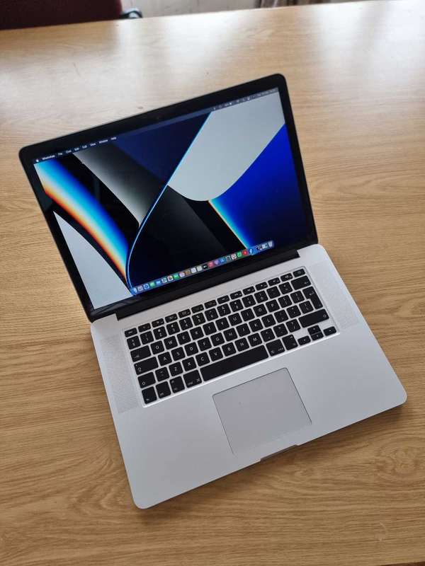 Mid 2015 MacBook Pro 15-inch Retina, Core i7 Quard-Core, 16GB Ram, 256GB SSD
