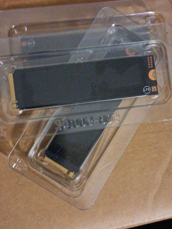 SK hynix 512GB Gen 4 NVMe SSD