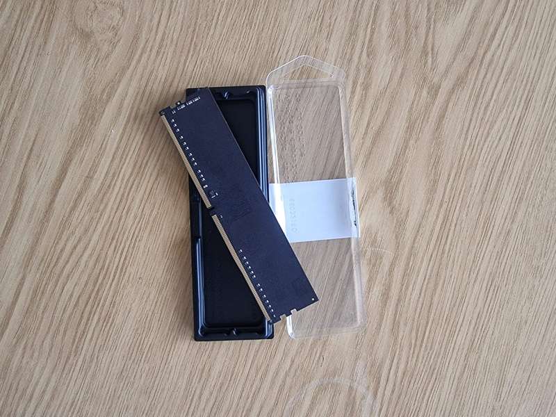 DATO DDR4 RAM 8GB 2400MHz, PC4 288-Pin Non-ECC unbuffered dimm, Desktop Memory Module Used like new