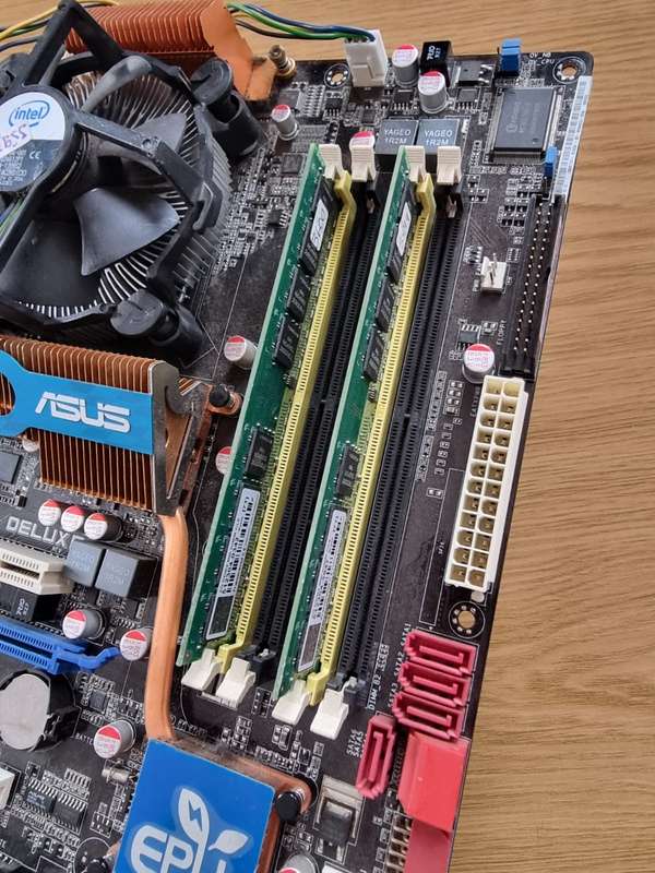 ASUS P5Q Deluxe Socket T (LGA 775) ATX motherboard, Intel Core 2 Duo, DDR2 4GB Ram
