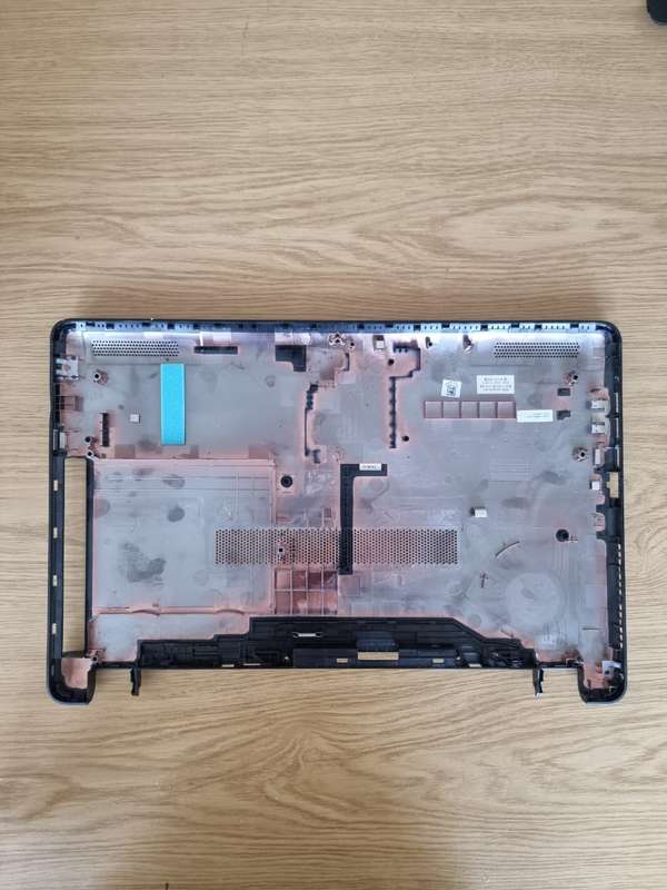 Origi HP 15-BS003ni Bottom base Case lower cover used only 3 rubbers missing but all mounts are good