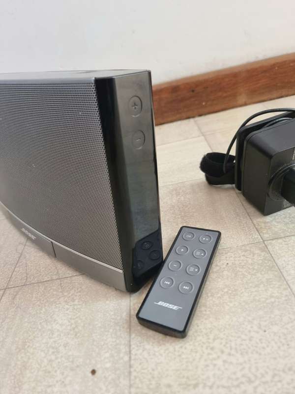BOSE SoundDock Portable digital music system with Rechargeable with Free bluetooth receive