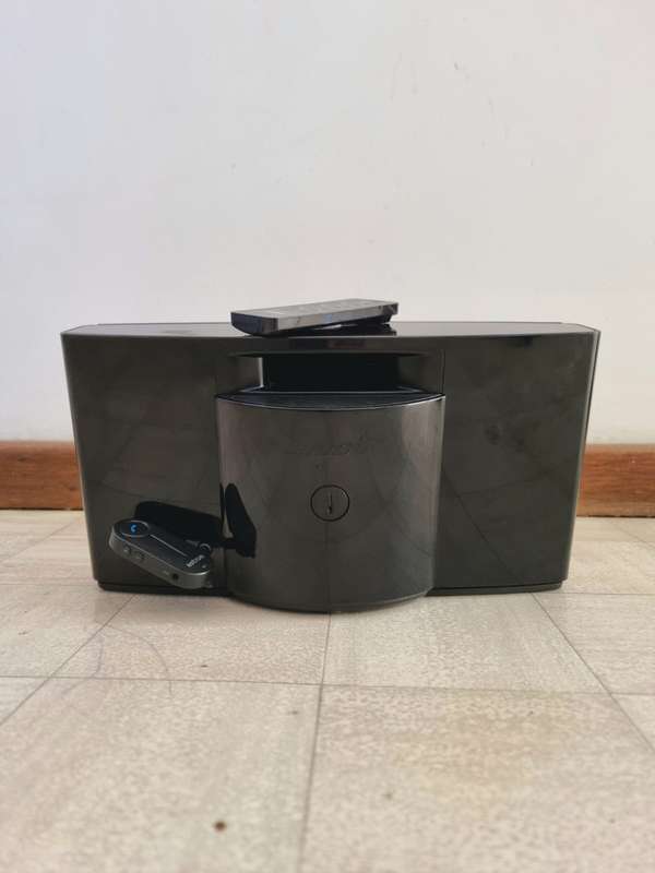 BOSE SoundDock Portable digital music system with Rechargeable with Free bluetooth receive