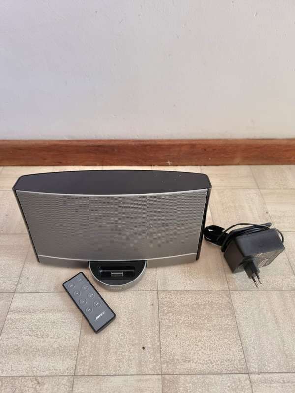 BOSE SoundDock Portable digital music system with Rechargeable with Free bluetooth receive