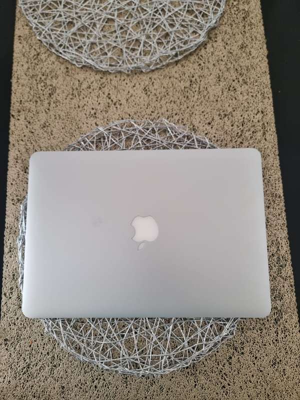 Early 2014 MacBook Air| Intel Core i5, 4GB Ram, 128GB Storage 13''